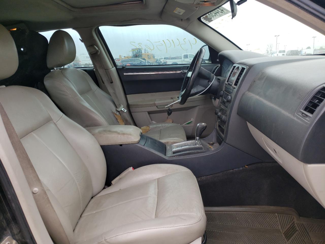 Photo 5 from auction – 2005 CHRYSLER 300 TOURIN with VIN 2C3JA53G85H595422