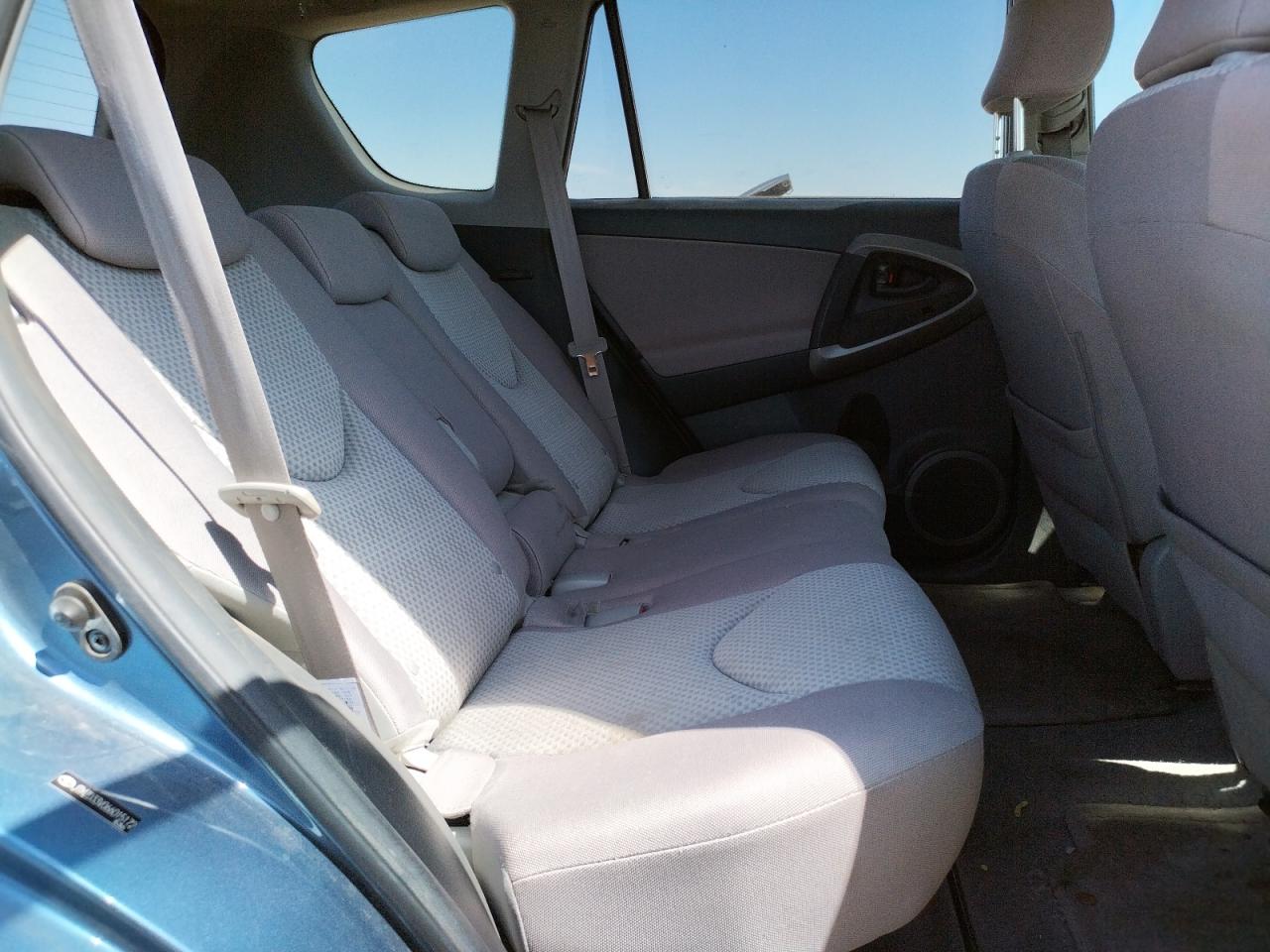 Photo 6 from auction – 2006 TOYOTA RAV4 with VIN JTMZD33V066015172