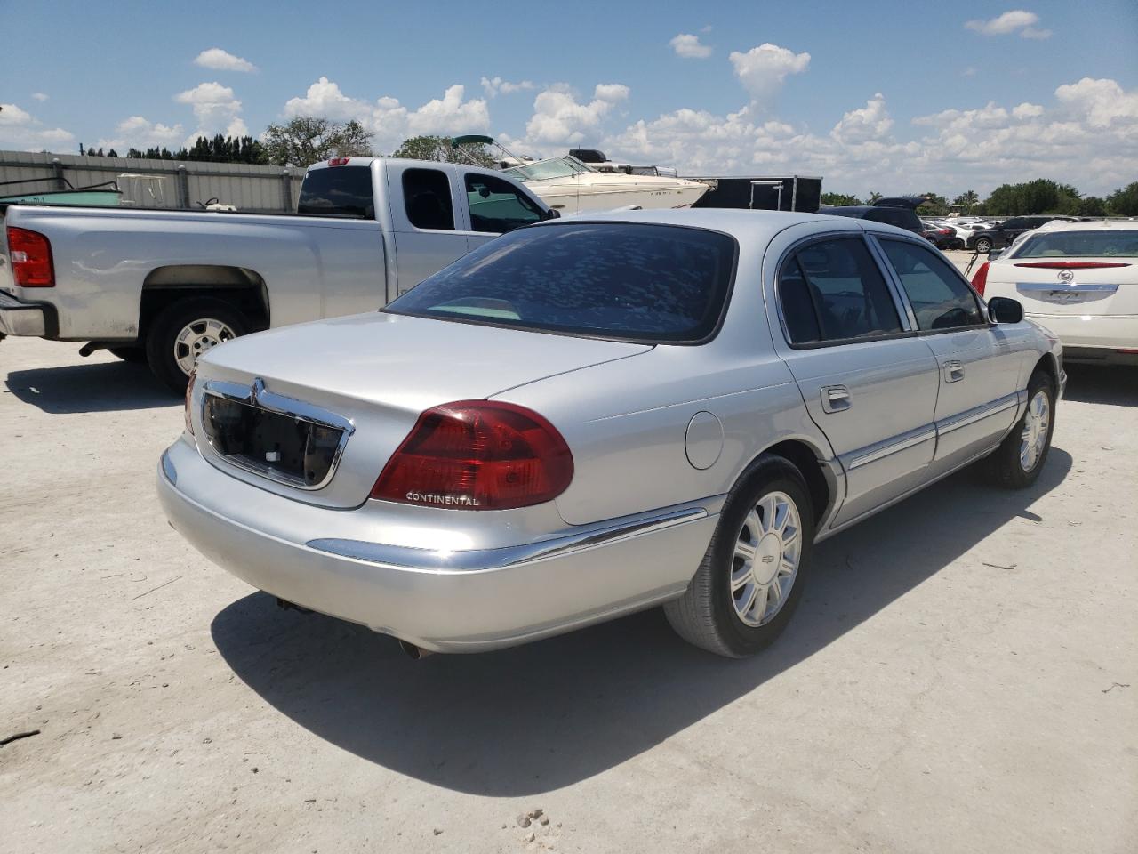 Photo 4 from auction – 2002 LINCOLN CONTINENTA with VIN 1LNHM97V92Y672524