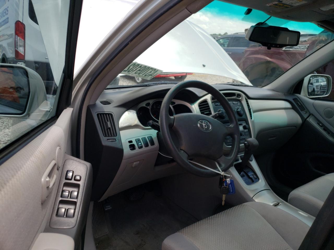 Photo 9 from auction – 2006 TOYOTA HIGHLANDER with VIN JTEGP21A060119104