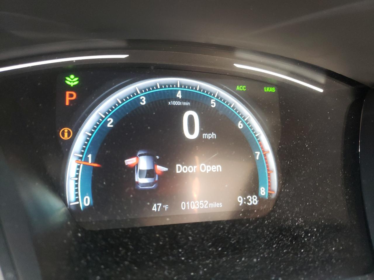Photo 8 from auction – 2019 HONDA CIVIC LX with VIN 2HGFC2F63KH596939