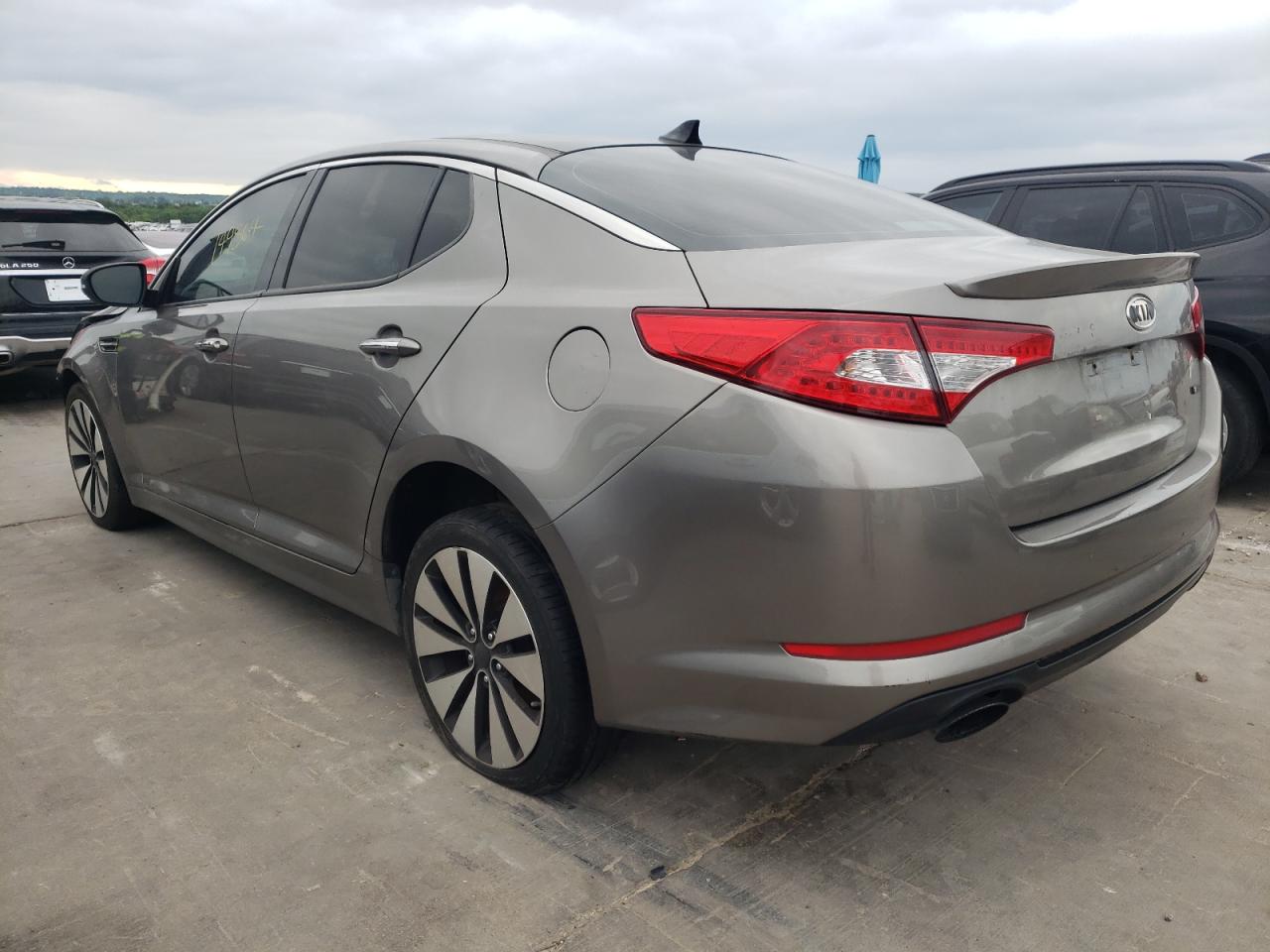 Zdjęcie 3 z aukcji – 2012 KIA OPTIMA SX z VIN 5XXGR4A60CG023523