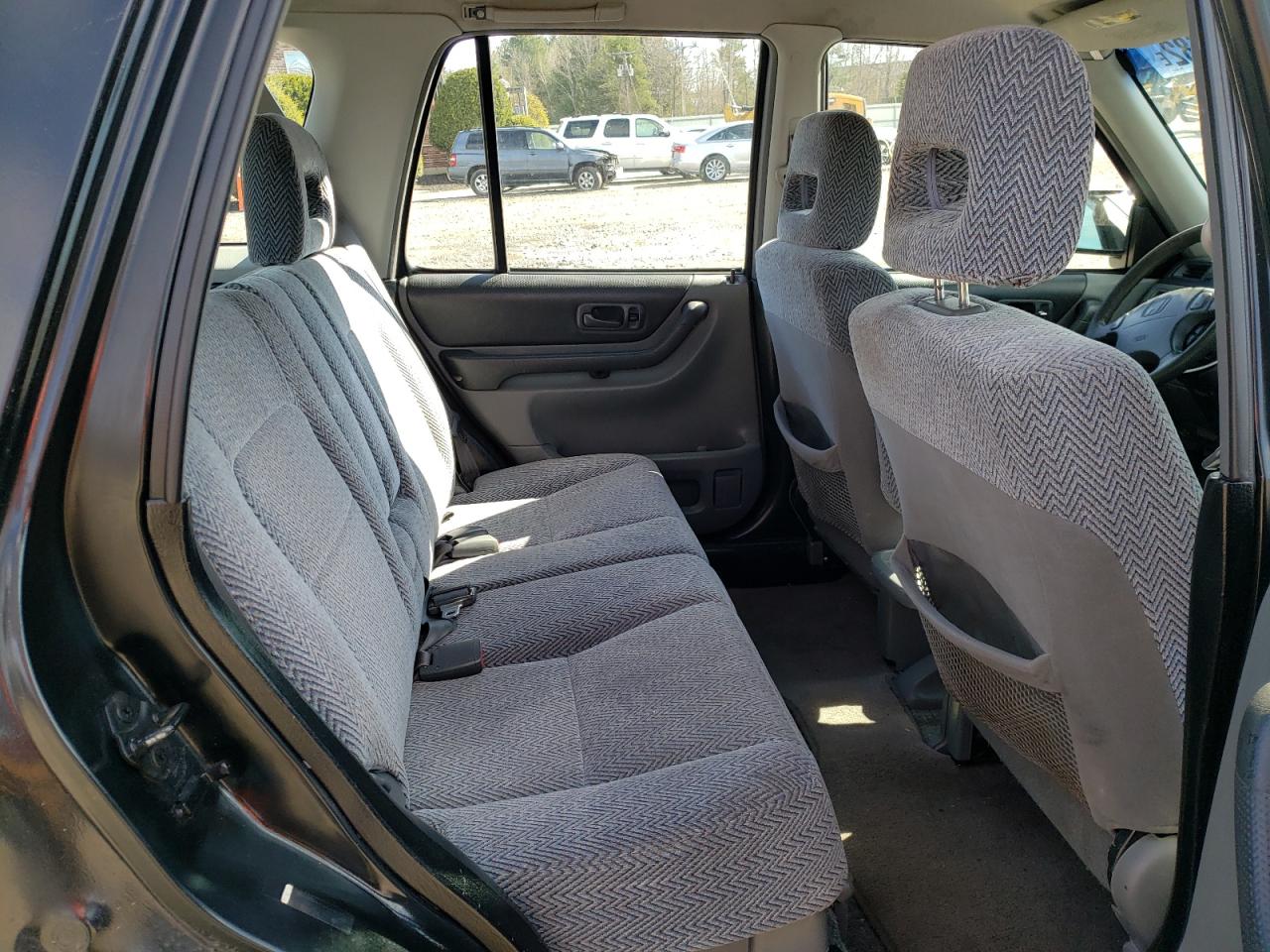 Photo 6 from auction – 1998 HONDA CR-V LX with VIN JHLRD1845WC052274