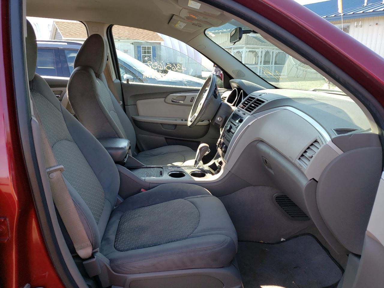 Photo 5 from auction – 2010 CHEVROLET TRAVERSE L with VIN 1GNLVFED8AJ264745