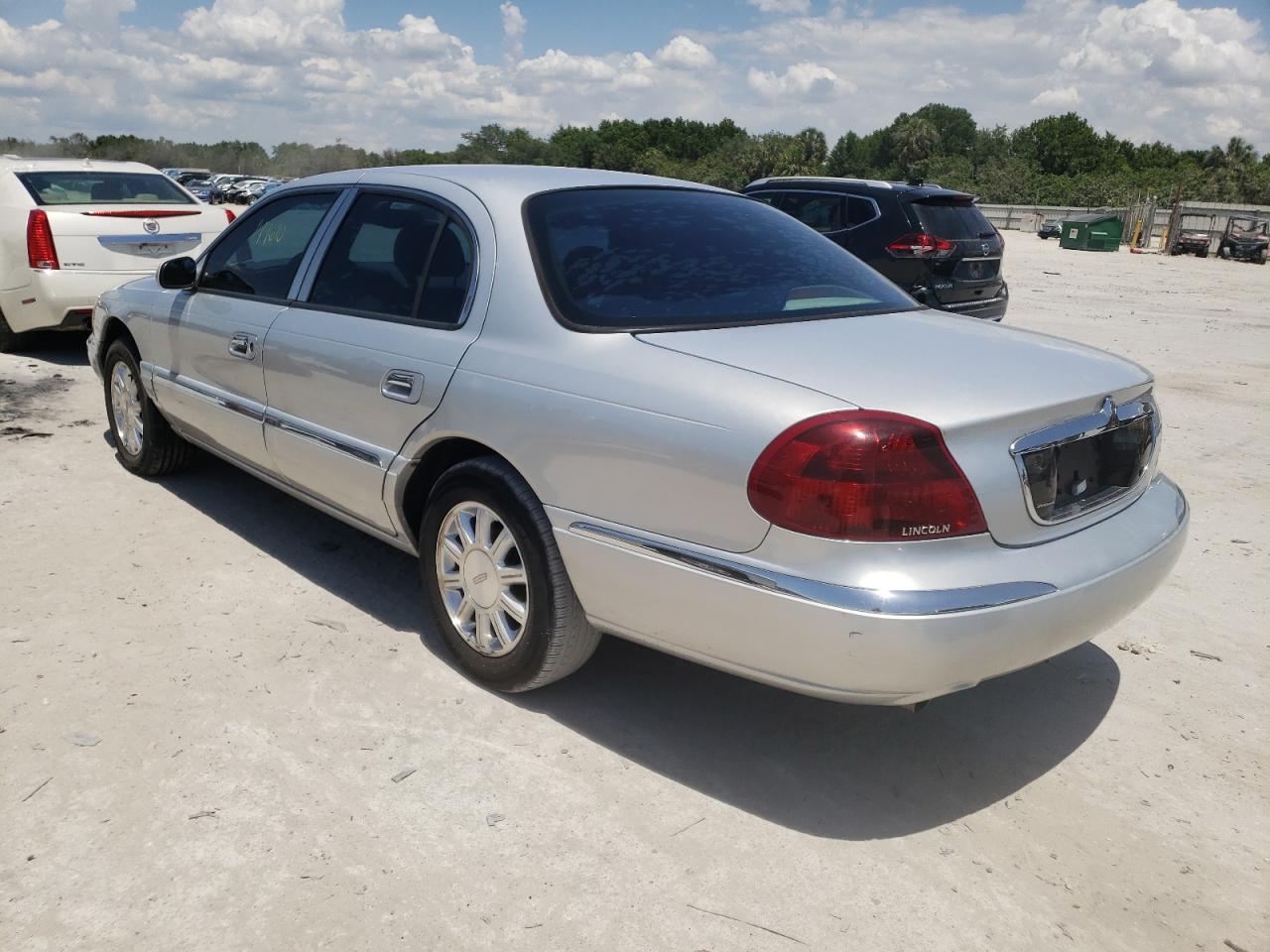Photo 3 from auction – 2002 LINCOLN CONTINENTA with VIN 1LNHM97V92Y672524