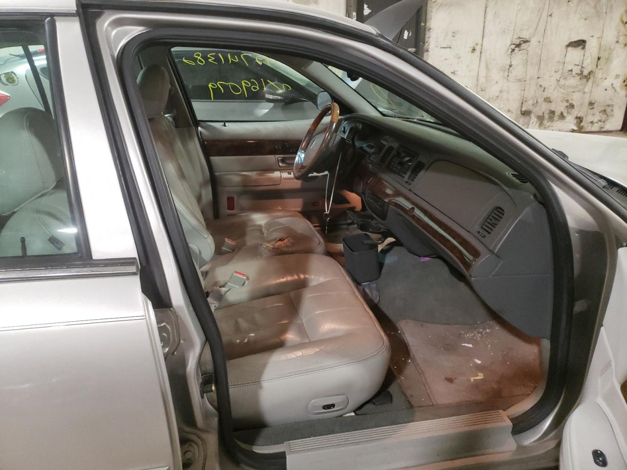 Photo 5 from auction – 2005 MERCURY GRAND MARQ with VIN 2MEHM75W75X668124