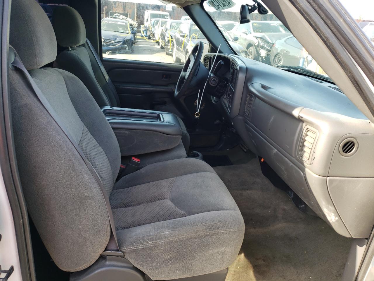 Photo 5 from auction – 2004 CHEVROLET SILVERADO with VIN 2GCEC19V841196913