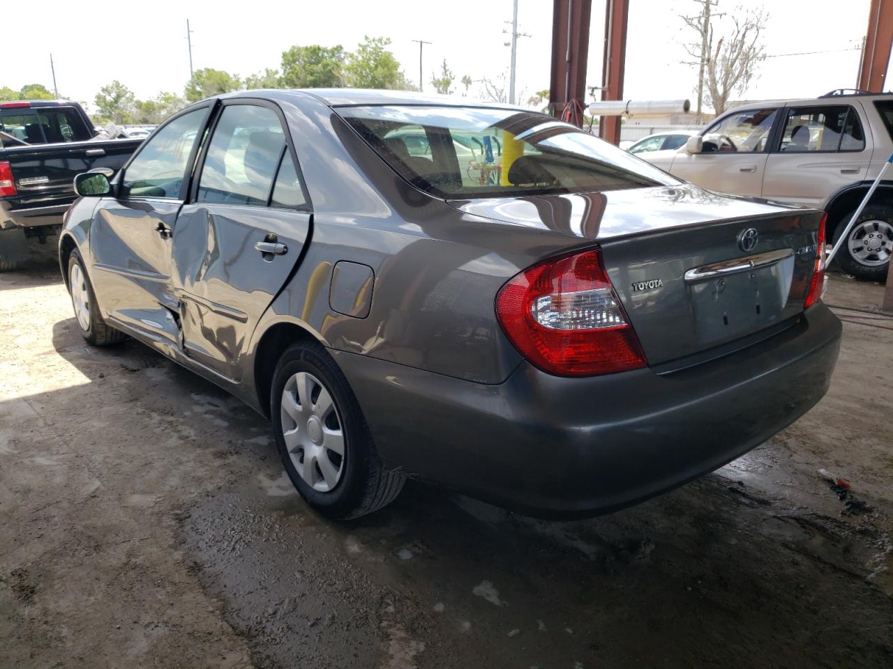 Photo 3 from auction – 2003 TOYOTA CAMRY LE with VIN JTDBE32K730215180