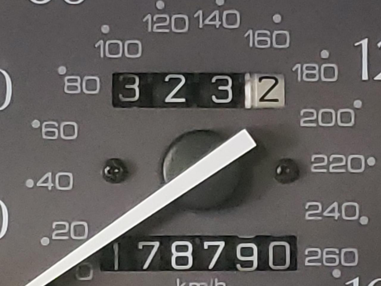 Photo 8 from auction – 1997 ACURA 3.2TL with VIN JH4UA3641VC006064