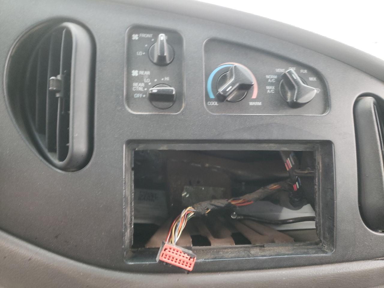 Photo 9 from auction – 1998 FORD ECONOLINE with VIN 1FBSS31S2WHB77166