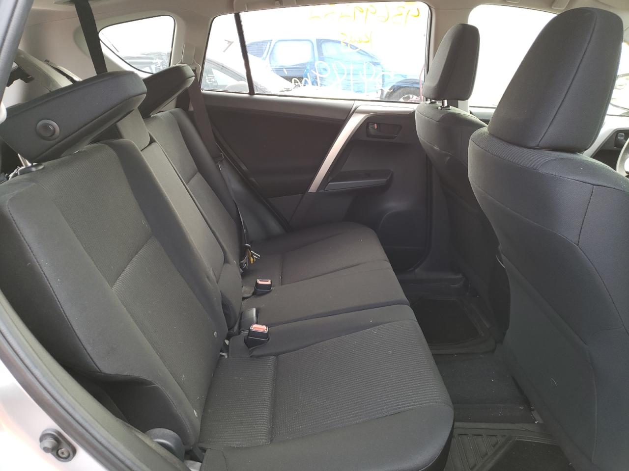 Photo 6 from auction – 2018 TOYOTA RAV4 LE with VIN JTMBFREV2JJ208246
