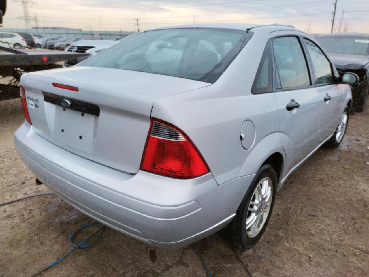 Photo 4 from auction – 2007 FORD FOCUS ZX4 with VIN 1FAFP34N17W219804