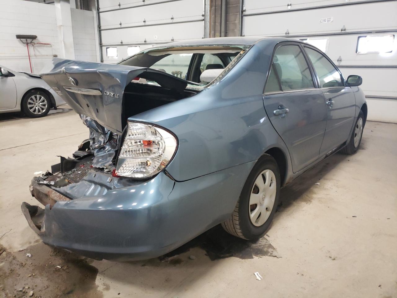 Photo 4 from auction – 2002 TOYOTA CAMRY LE with VIN JTDBE30K320014703