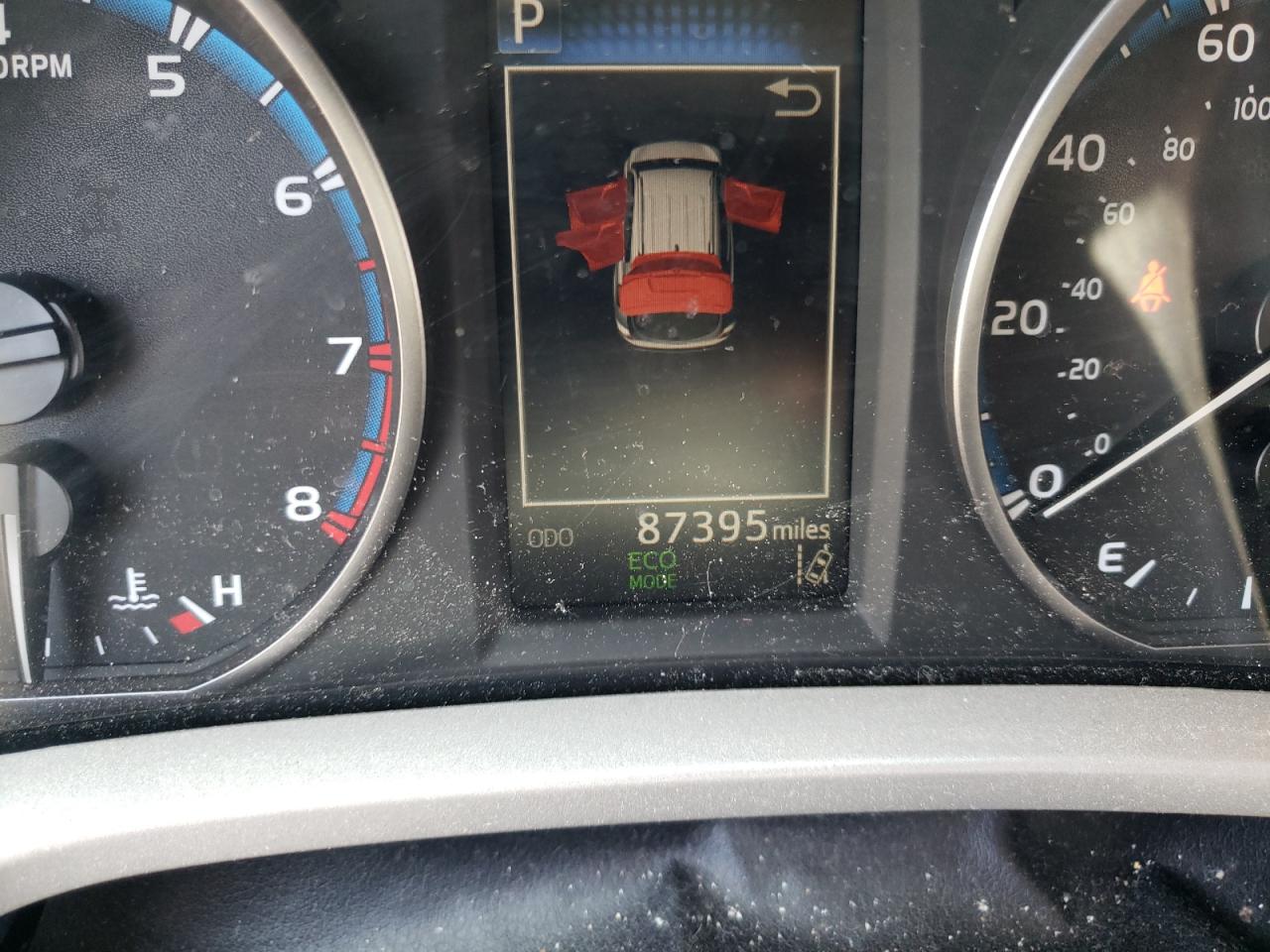 Photo 8 from auction – 2017 TOYOTA RAV4 XLE with VIN 2T3WFREV6HW363489