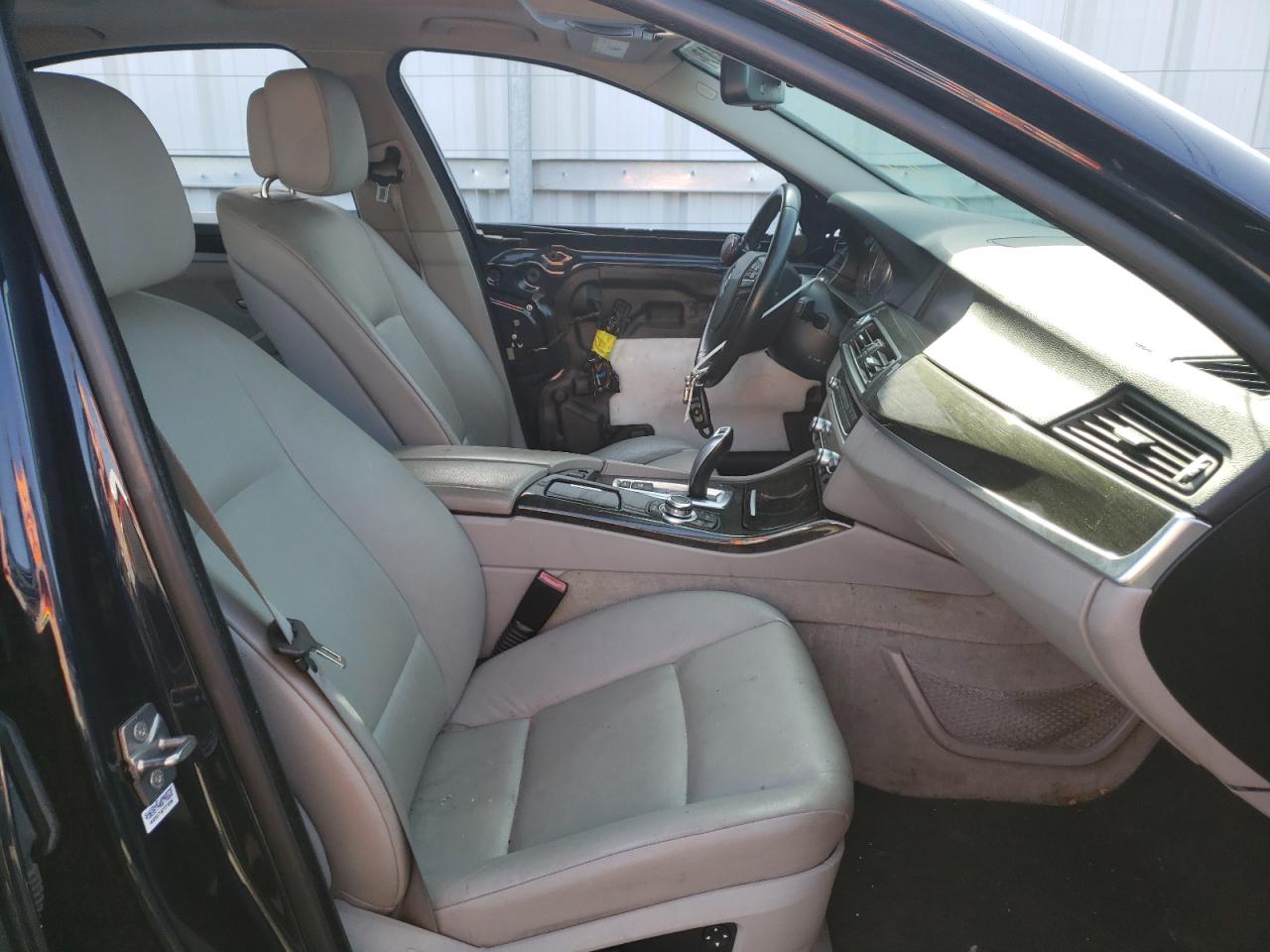 Photo 5 from auction – 2011 BMW 528 I with VIN WBAFR1C54BC739657