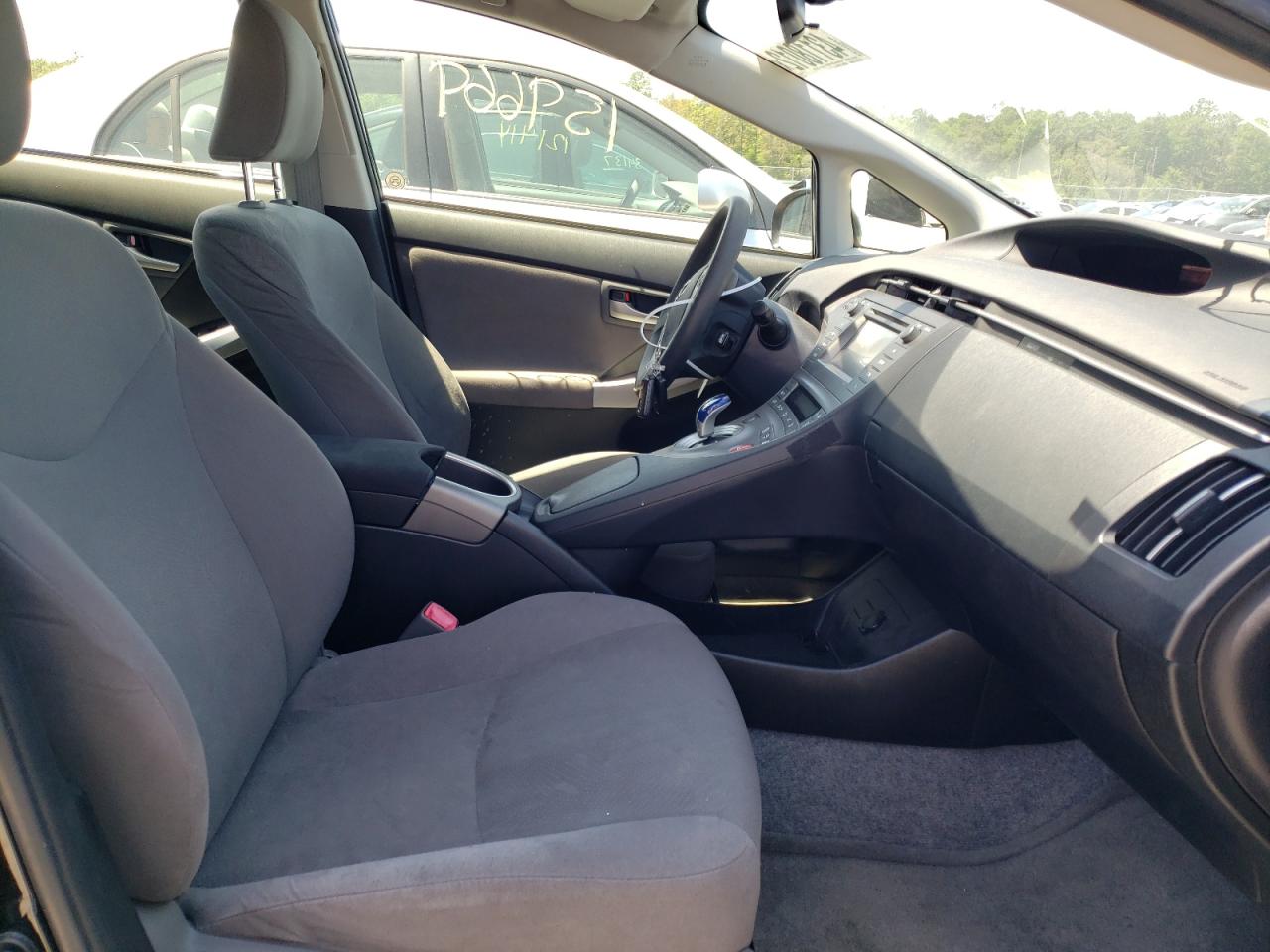 Photo 5 from auction – 2013 TOYOTA PRIUS with VIN JTDKN3DUXD1688341