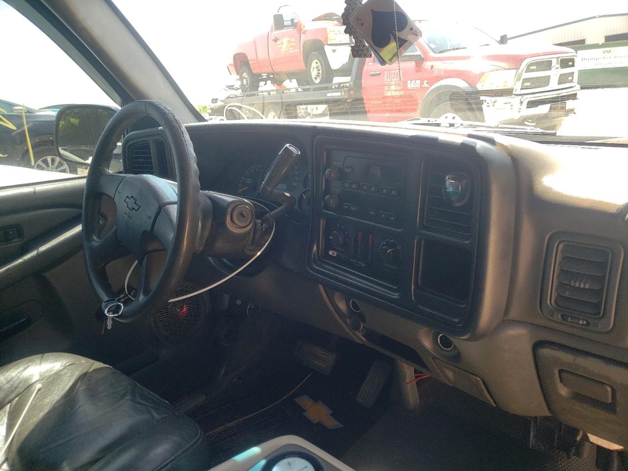 Photo 9 from auction – 2005 CHEVROLET SILVERADO with VIN 1GCEC14Z35Z325174