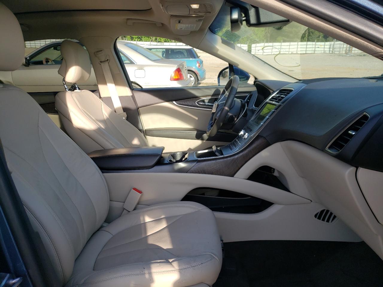 Photo 5 from auction – 2018 LINCOLN MKX RESERV with VIN 2LMPJ6LR6JBL47647