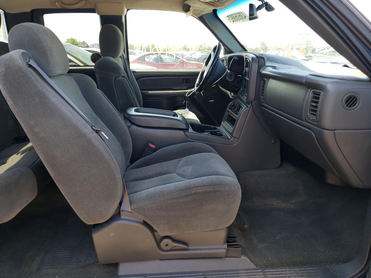 Photo 5 from auction – 2004 CHEVROLET SILVERADO with VIN 1GCEK19TX4E207894