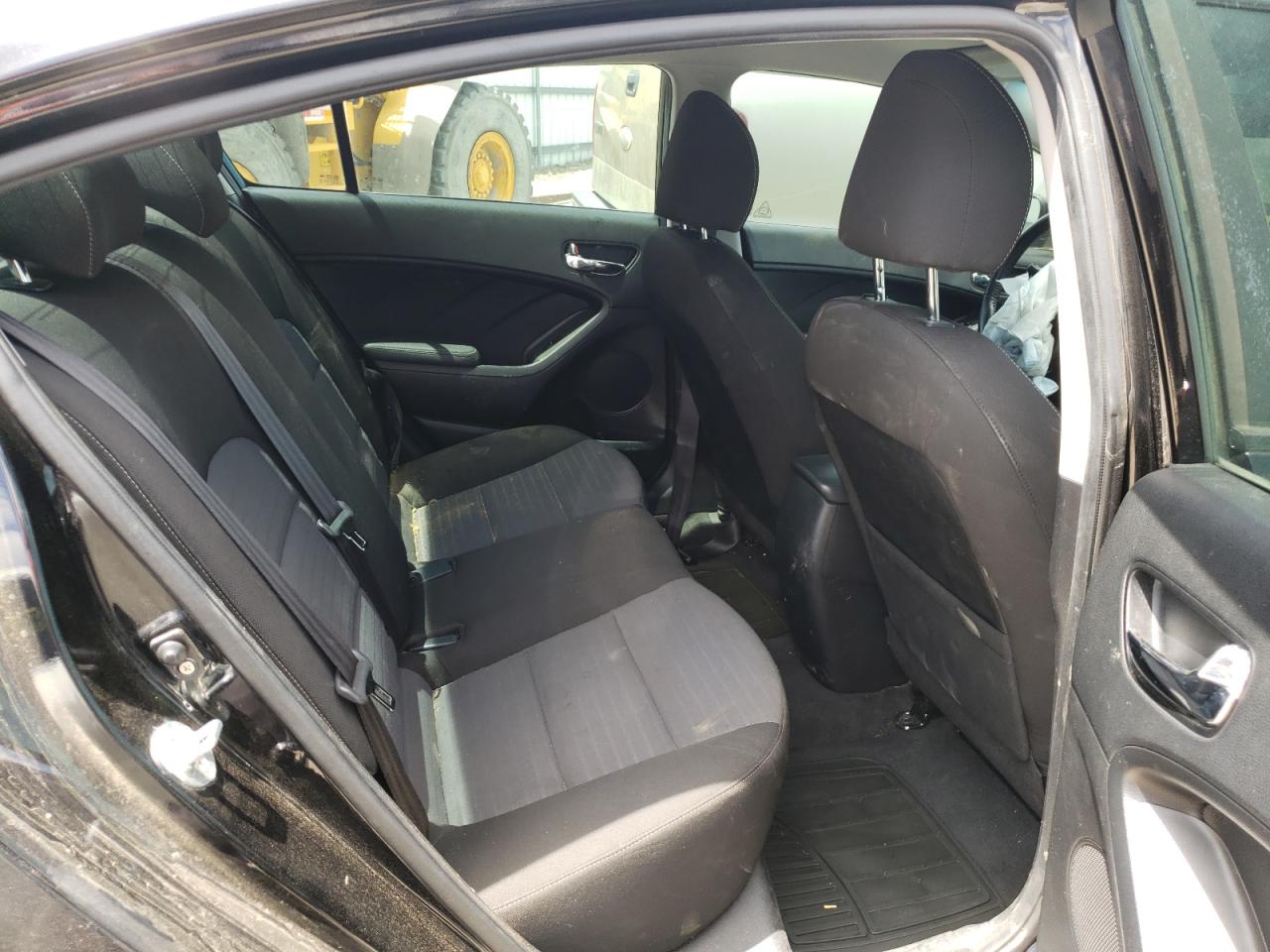 Photo 6 from auction – 2017 KIA FORTE LX with VIN 3KPFL4A76HE100904