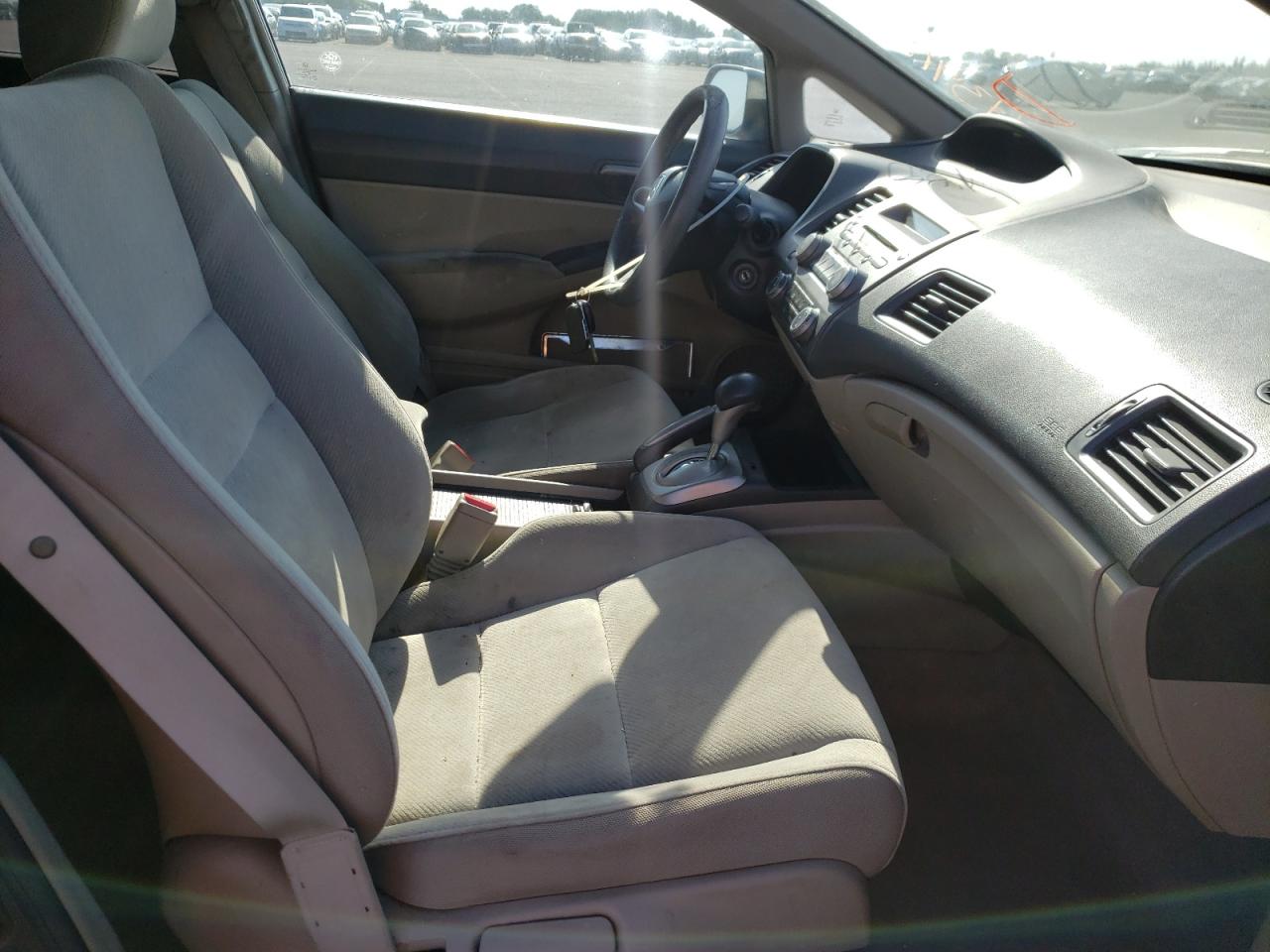 Photo 5 from auction – 2010 HONDA CIVIC LX with VIN 19XFA1F56AE055240