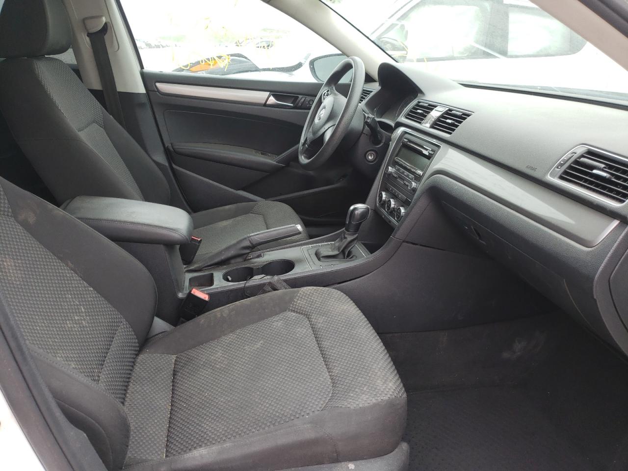 Photo 5 from auction – 2012 VOLKSWAGEN PASSAT S with VIN 1VWAP7A35CC029124