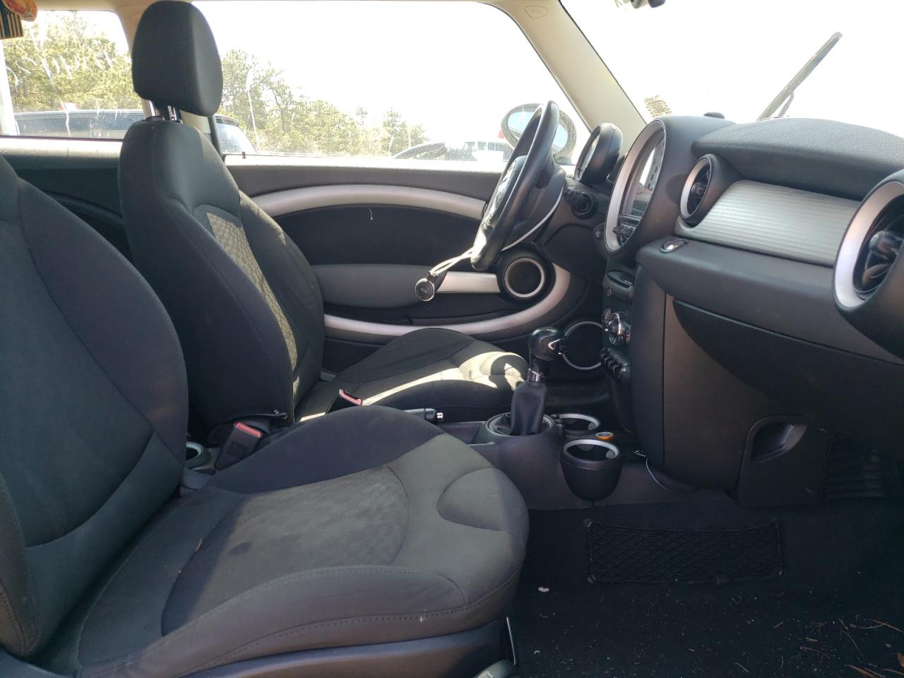 Photo 5 from auction – 2011 MINI COOPER with VIN WMWSU3C51BT093552