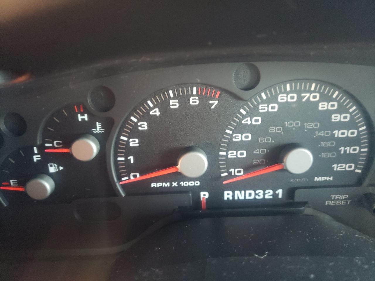 Zdjęcie 8 z aukcji – 2004 FORD EXPLORER L z VIN 1FMZU75K64UB41471