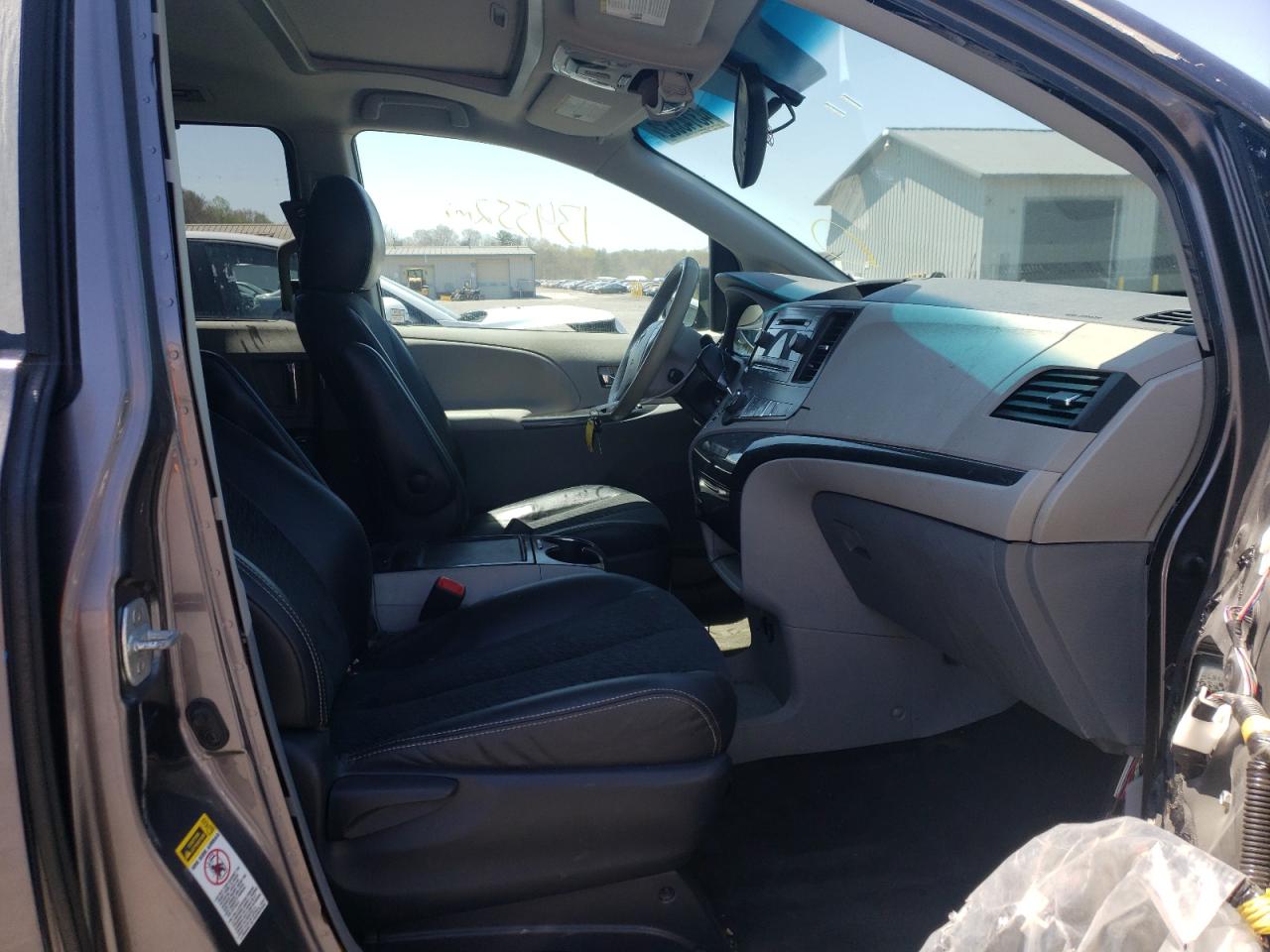 Photo 5 from auction – 2012 TOYOTA SIENNA SPO with VIN 5TDXK3DC2CS176483