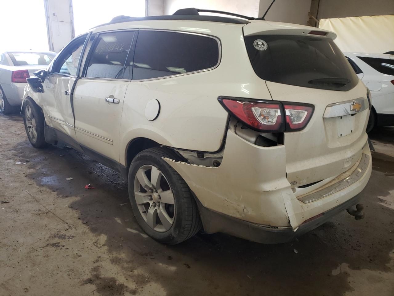 Photo 3 from auction – 2015 CHEVROLET TRAVERSE L with VIN 1GNKRJKD8FJ197174