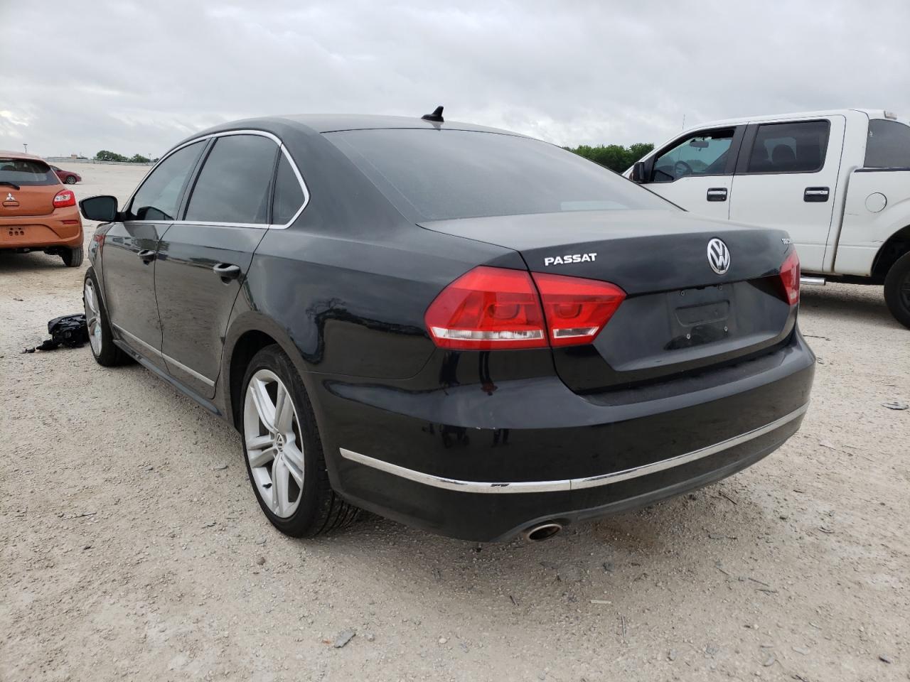 Photo 3 from auction – 2015 VOLKSWAGEN PASSAT SEL with VIN 1VWCV7A39FC050903