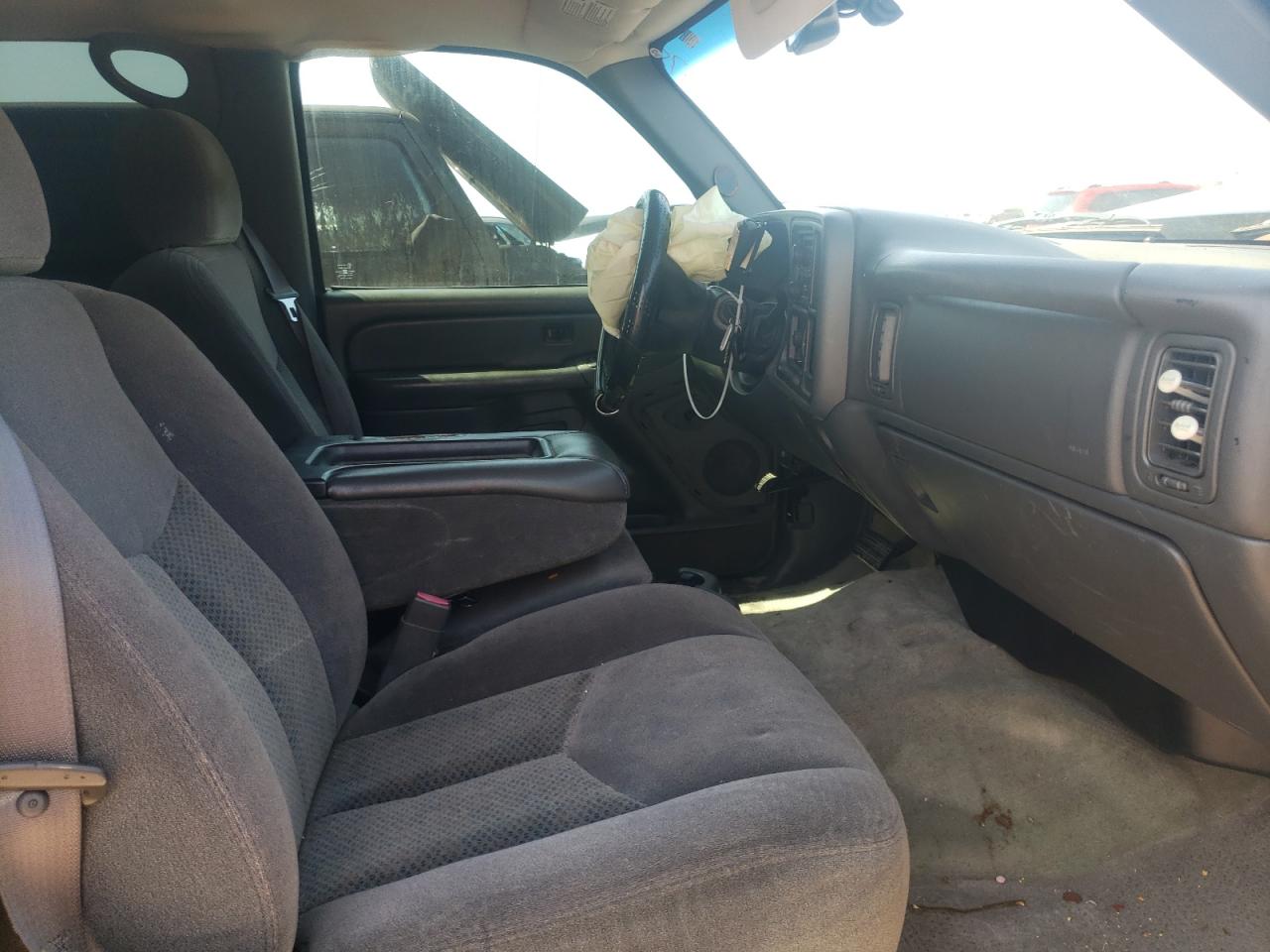 Photo 5 from auction – 2005 CHEVROLET SILVERADO with VIN 2GCEC13T851107396
