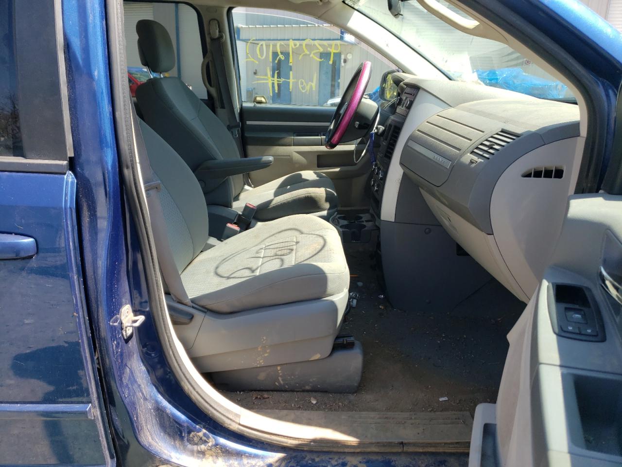 Photo 5 from auction – 2010 DODGE GRAND CARA with VIN 2D4RN4DE7AR326426