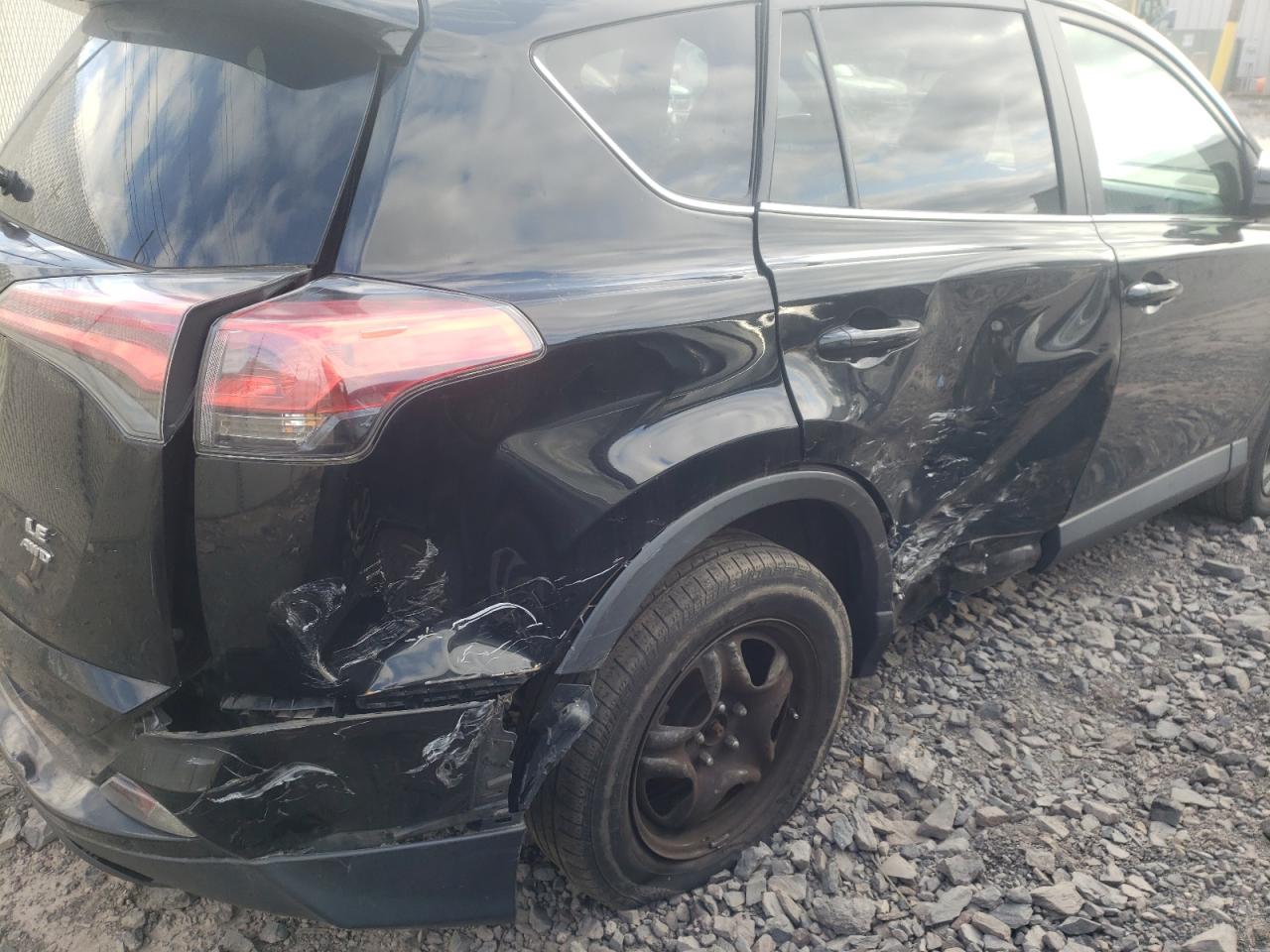 Photo 9 from auction – 2017 TOYOTA RAV4 LE with VIN 2T3BFREV0HW592572