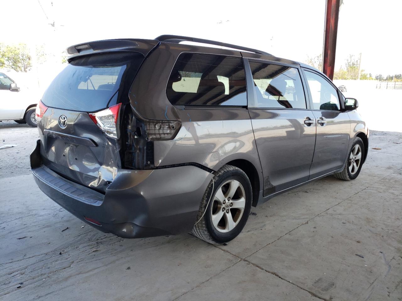 Photo 4 from auction – 2011 TOYOTA SIENNA LE with VIN 5TDKK3DC0BS154717