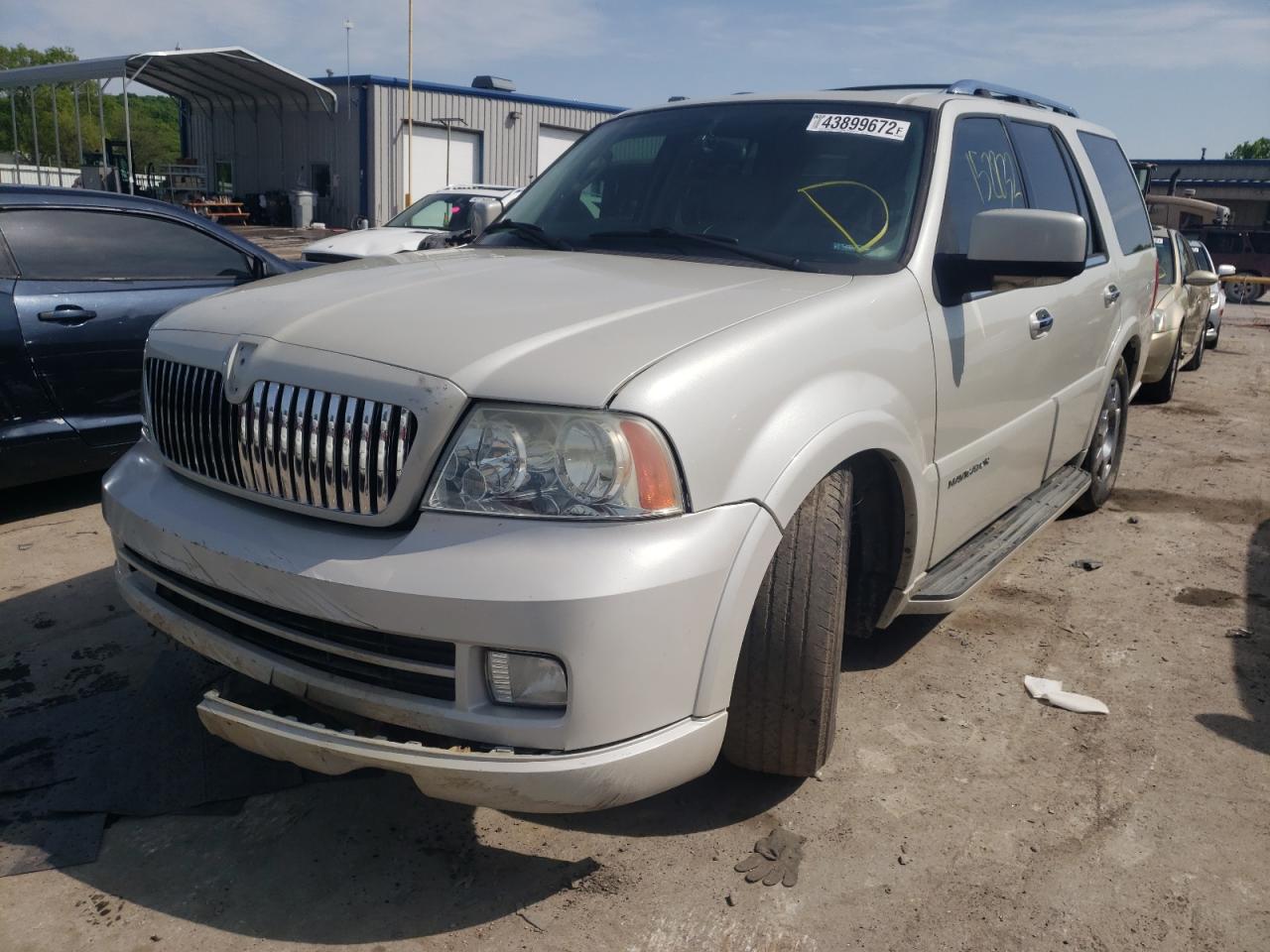 Photo 2 from auction – 2005 LINCOLN NAVIGATOR with VIN 5LMFU27565LJ14871
