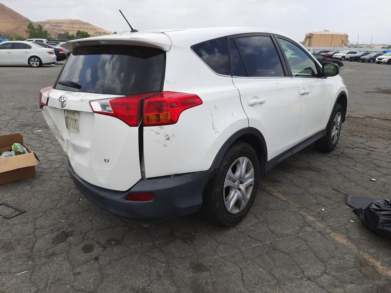 Photo 4 from auction – 2015 TOYOTA RAV4 LE with VIN JTMZFREV9FJ055189