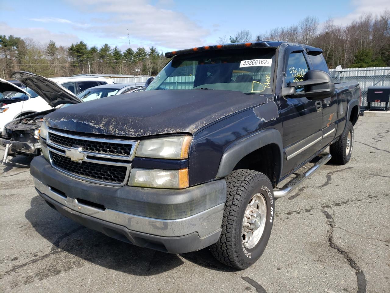 Photo 2 from auction – 2006 CHEVROLET SILVERADO with VIN 1GCHK29U06E152659