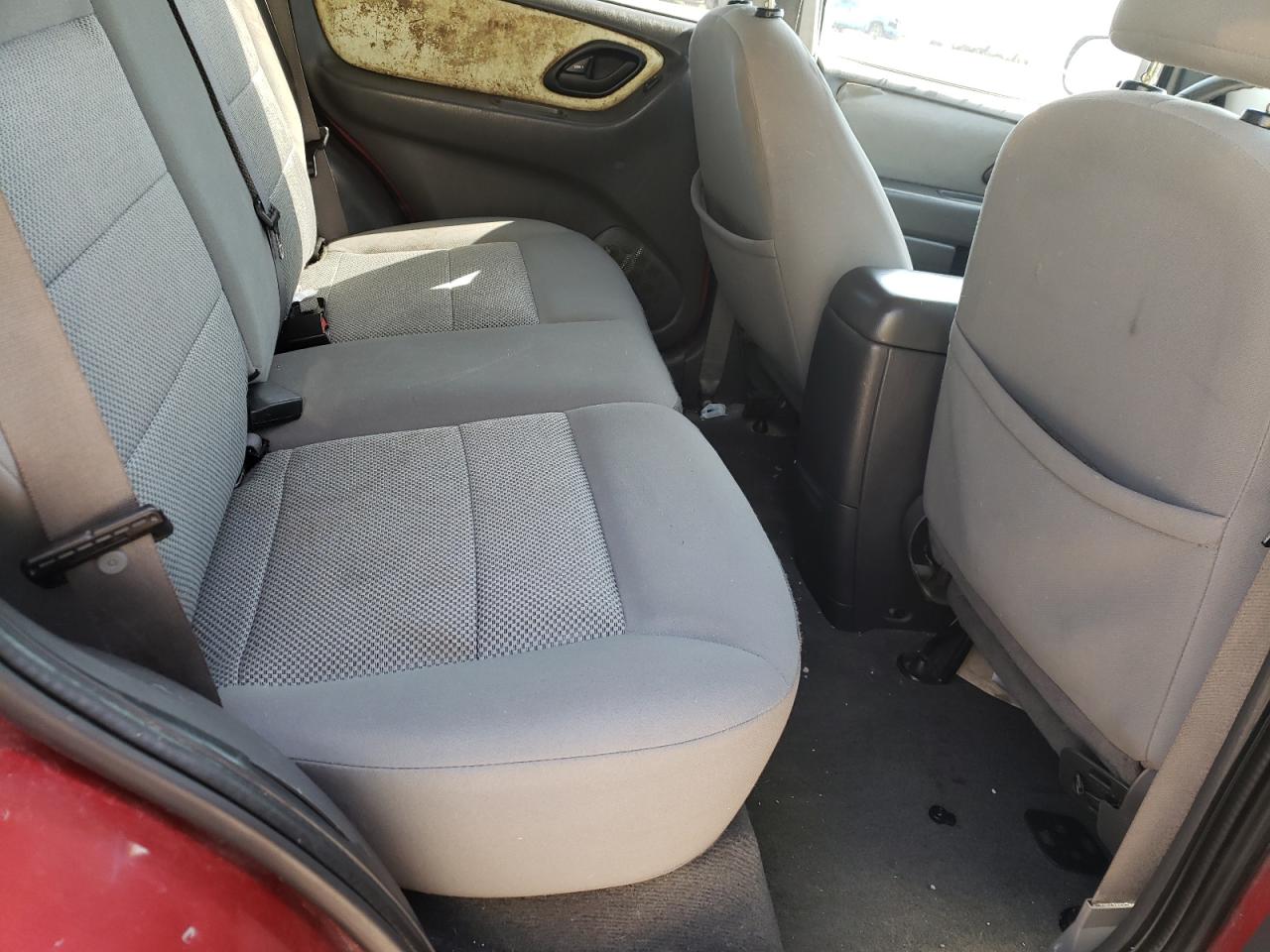 Photo 6 from auction – 2005 FORD ESCAPE XLT with VIN 1FMYU03185KD75962