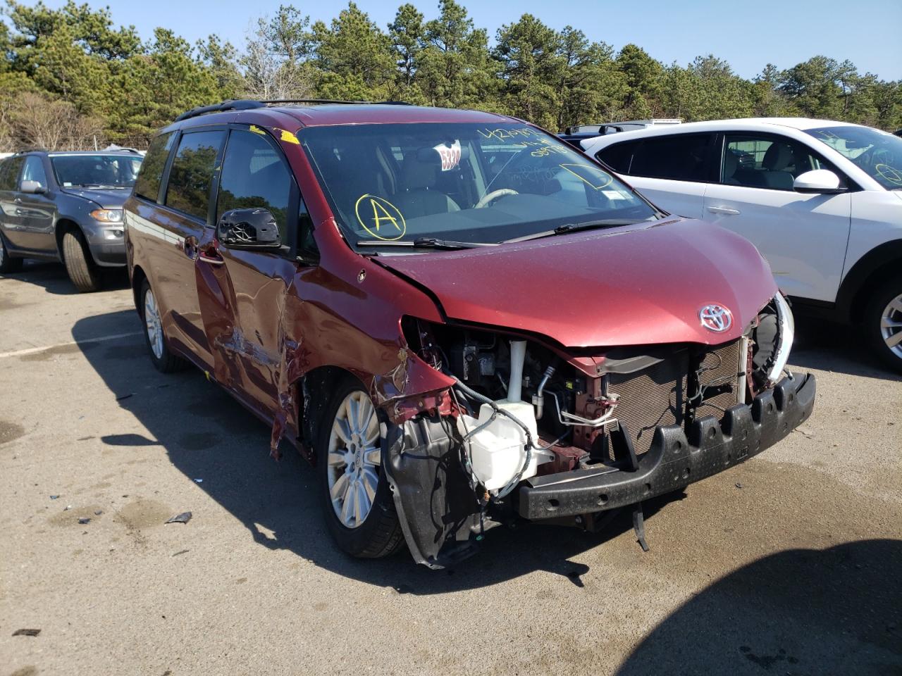 TOYOTA SIENNA XLE 2014 with VIN 5TDDK3DC7ES089734 - Photo from auction