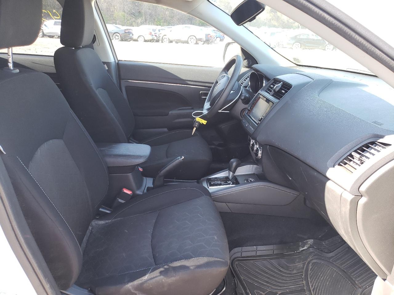 Photo 5 from auction – 2021 MITSUBISHI OUTLANDER with VIN JA4ARUAU2MU014297