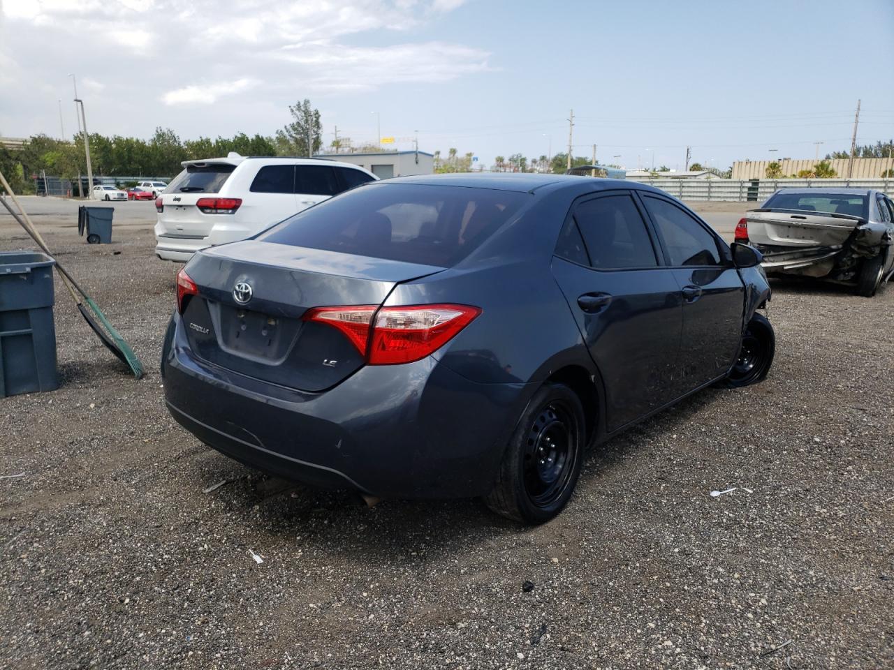 Photo 4 from auction – 2017 TOYOTA COROLLA L with VIN 5YFBURHE1HP584279