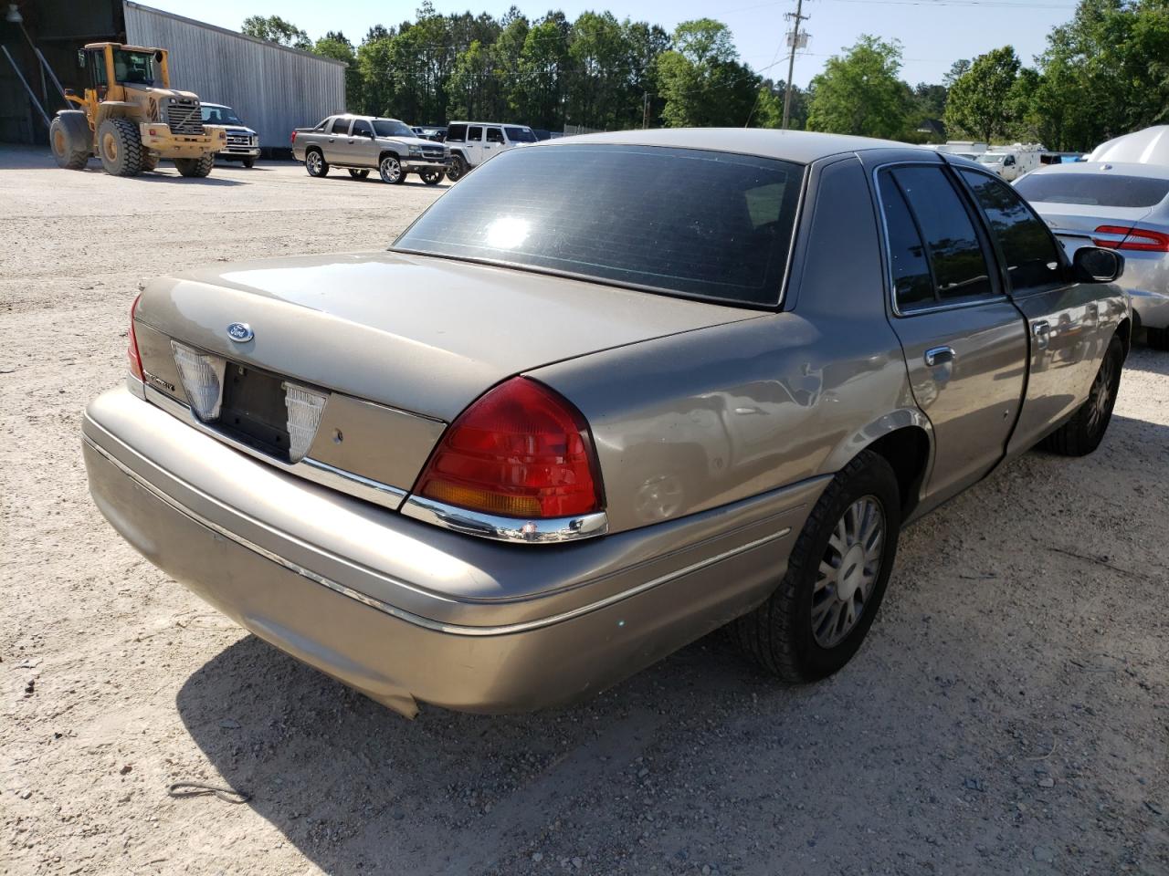 Photo 4 from auction – 2003 FORD CROWN VICT with VIN 2FAFP74W73X120693