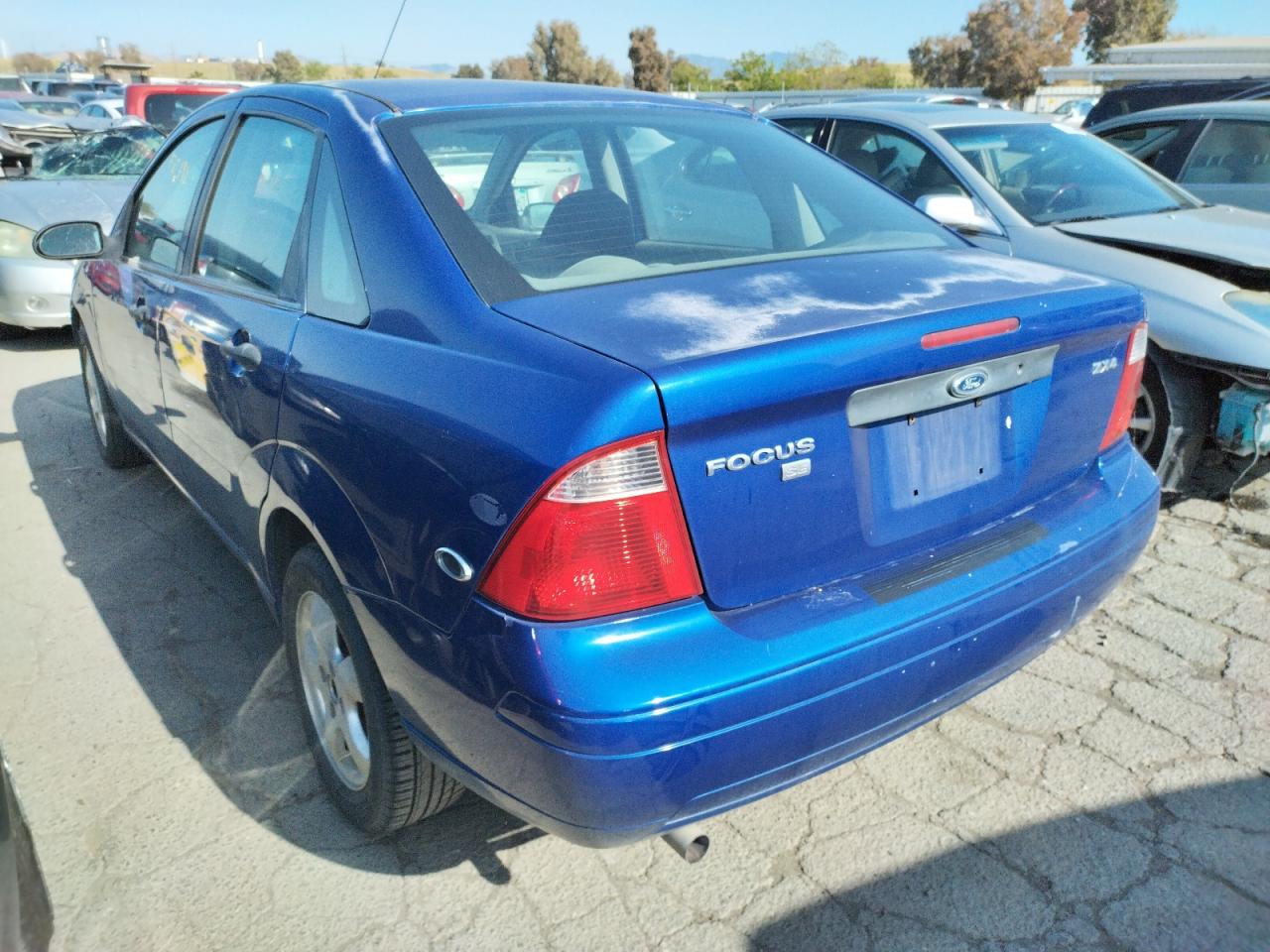 Photo 3 from auction – 2005 FORD FOCUS ZX4 with VIN 1FAFP34N85W282315