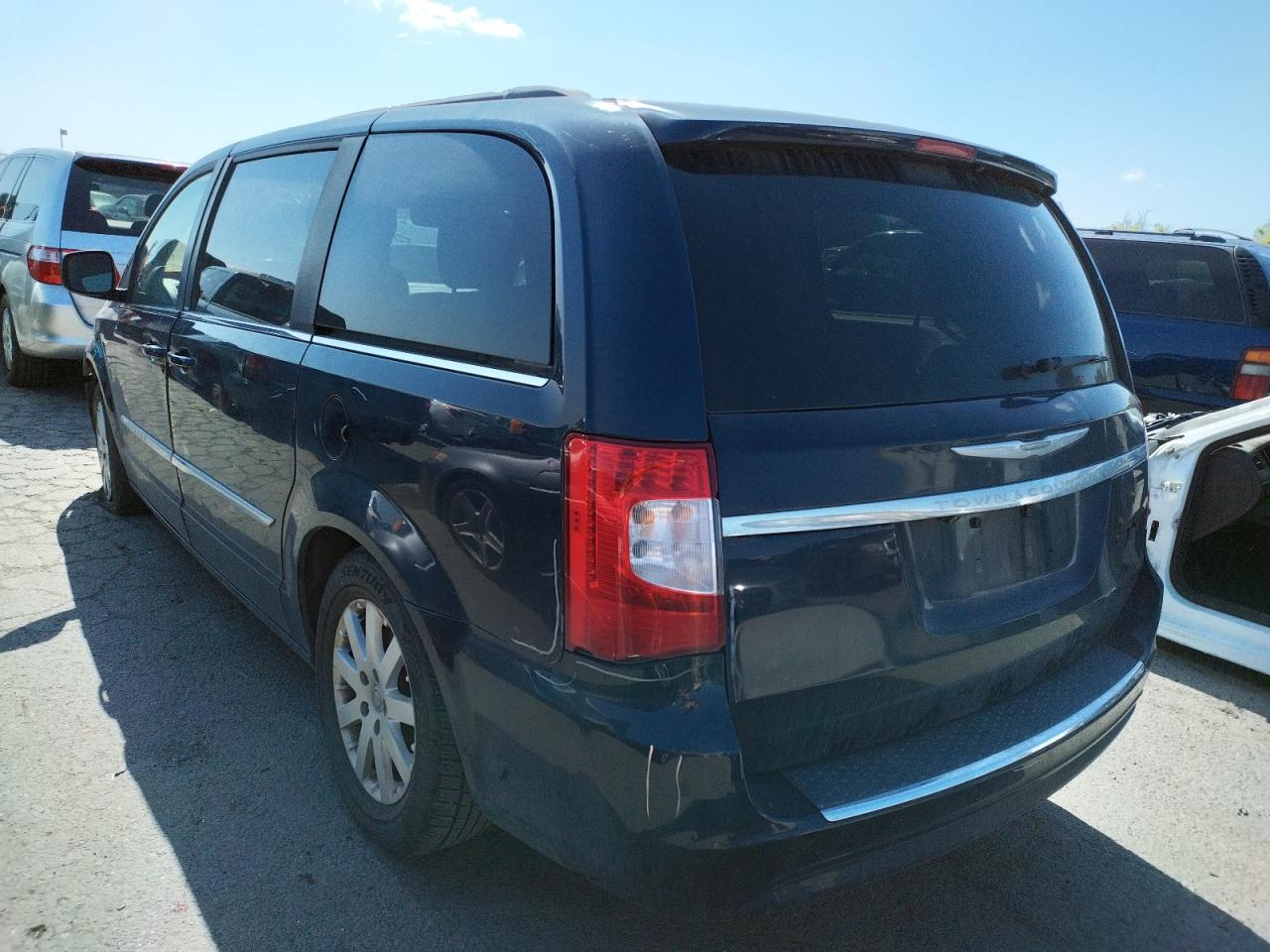 Photo 3 from auction – 2014 CHRYSLER TOWN & COU with VIN 2C4RC1BG6ER203891