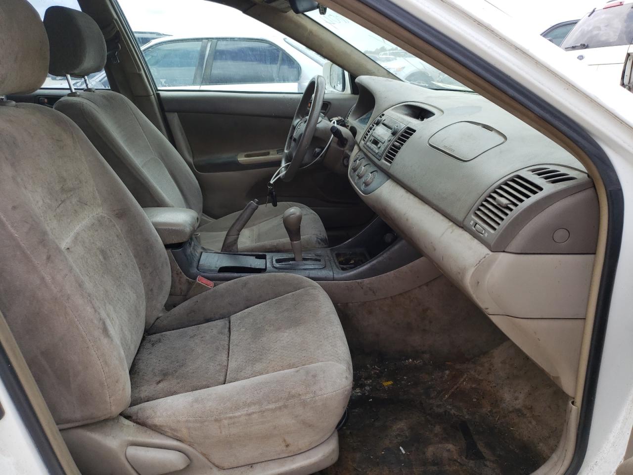 Photo 5 from auction – 2003 TOYOTA CAMRY LE with VIN 4T1BF32KX3U048931