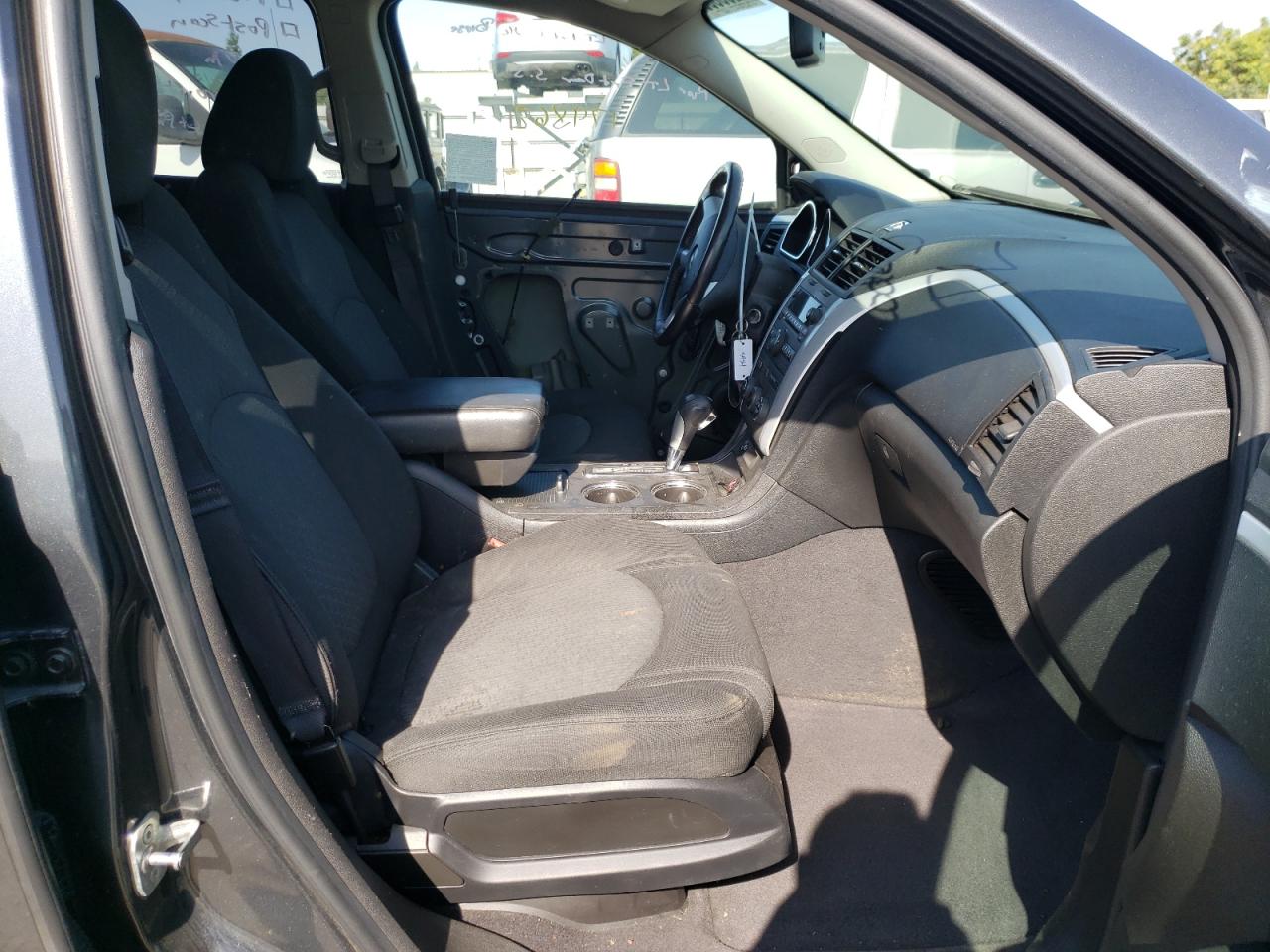 Photo 5 from auction – 2011 CHEVROLET TRAVERSE L with VIN 1GNKRGEDXBJ284051