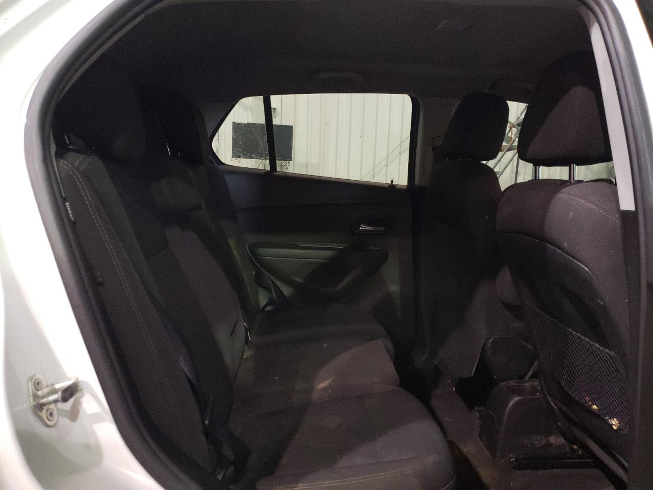 Photo 6 from auction – 2018 CHEVROLET TRAX LS with VIN 3GNCJKSB9JL381069