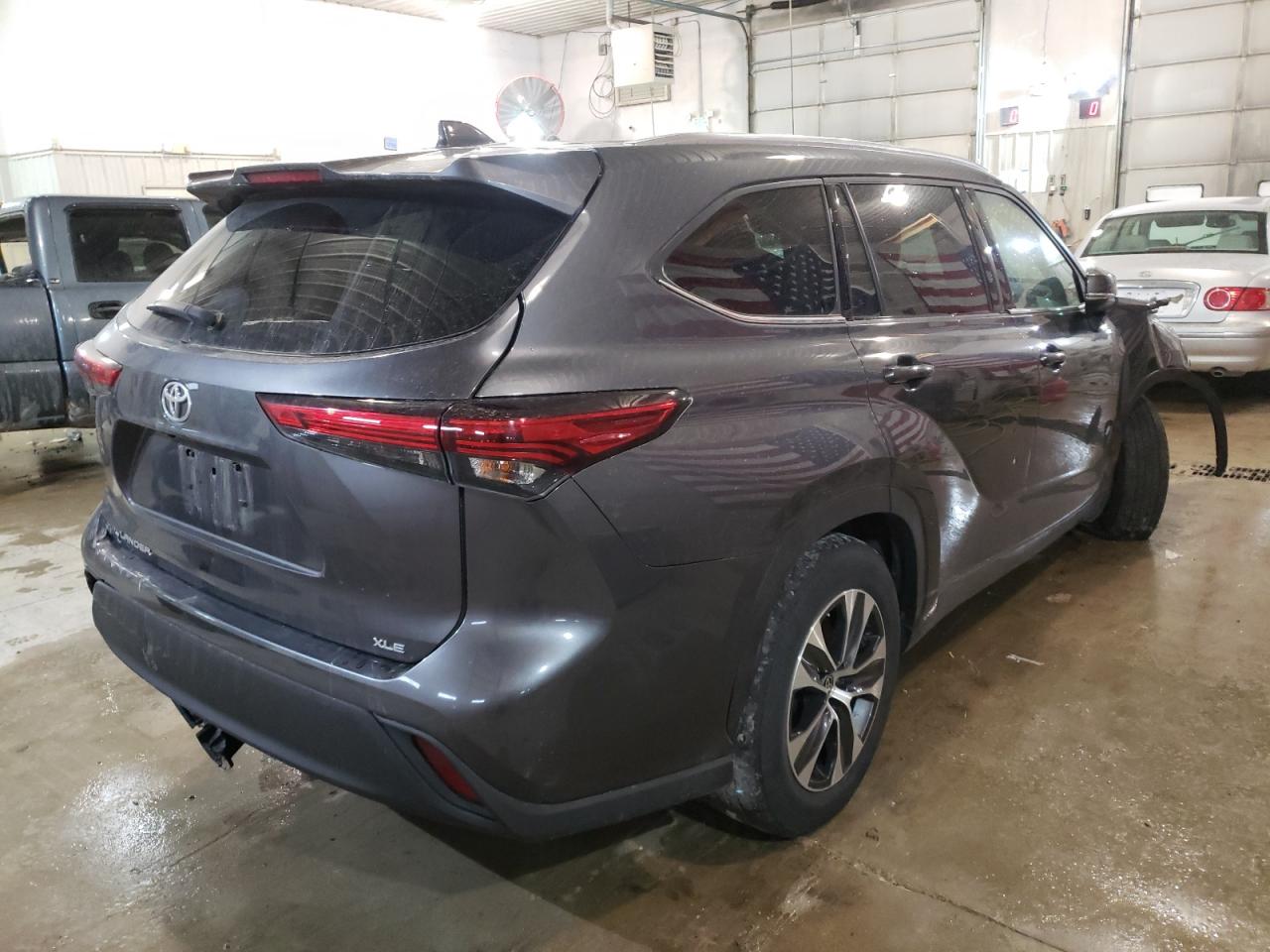 Photo 4 from auction – 2020 TOYOTA HIGHLANDER with VIN 5TDGZRAH6LS005301