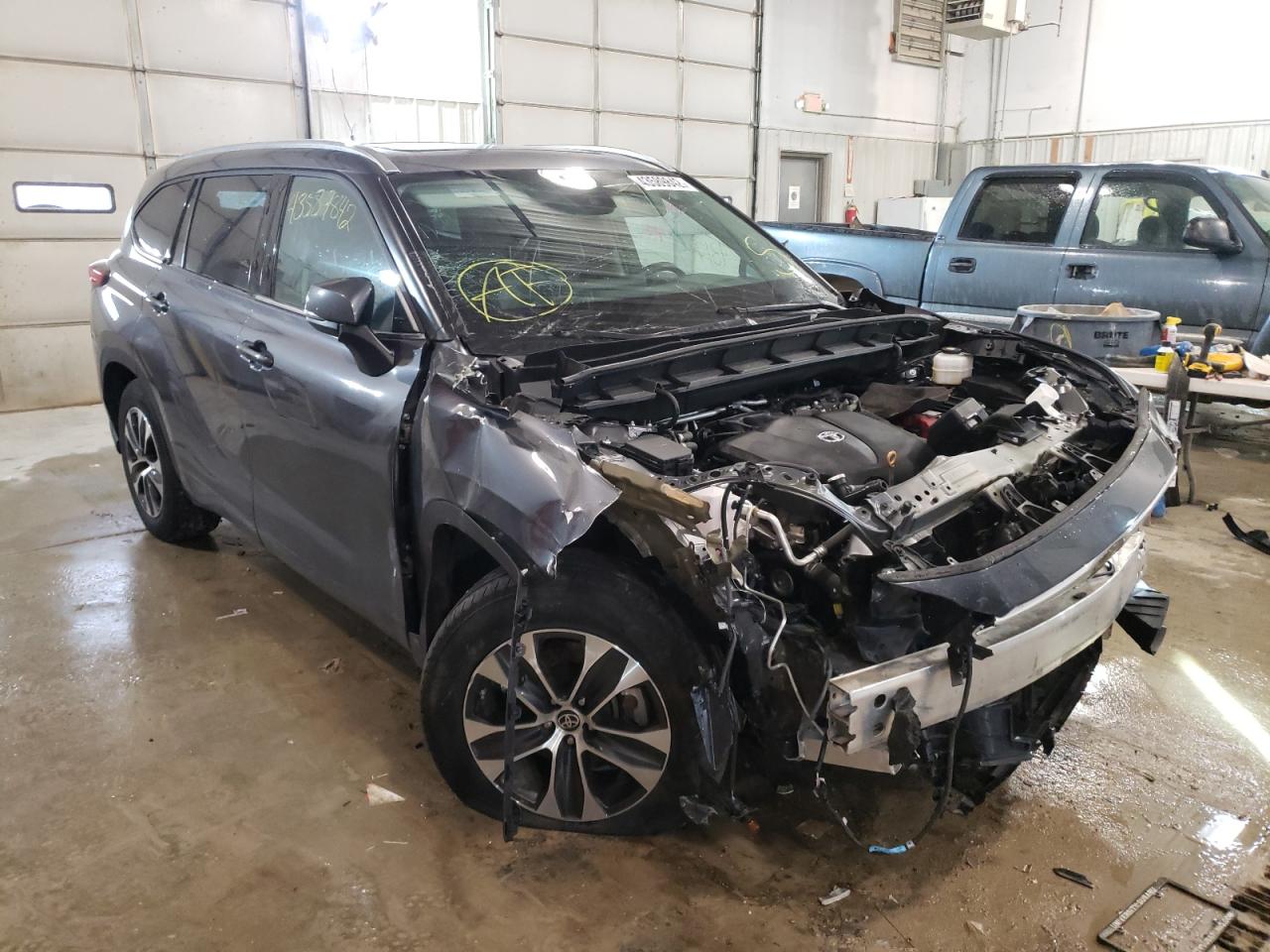 TOYOTA HIGHLANDER 2020 with VIN 5TDGZRAH6LS005301 - Photo from auction